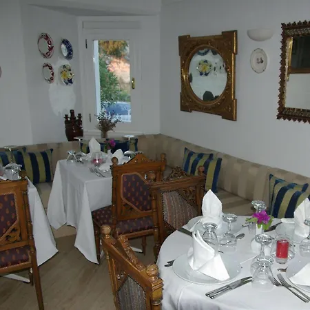 Hotel Antique Theatre 3*